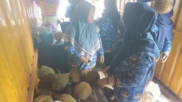 Musim Durian Tiba, Petani dan Pedagang Antusias