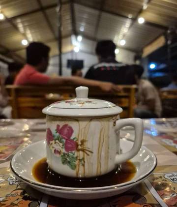 Kopi Hitam di Kafe Sumenep, Hangatnya Pertemuan dan Cita Rasa