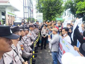 Ratusan Personel Polres Sumenep Amankan Aksi Demo