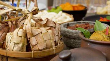 Tradisi Arebbe Ketupat dan Apen Sebelum Bulan Ramadhan