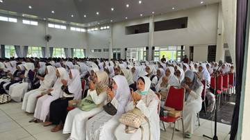 Pemkab Sumenep Bersama Kemenag Gelar Manasik Haji Akbar Sekaligus Pelepasan Haji 2025