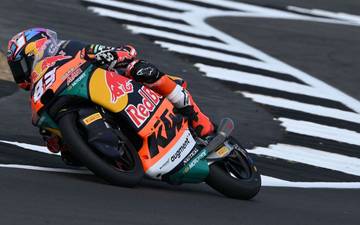 Alvaro Carpe Cetak Rekor Baru di Latihan Silverstone