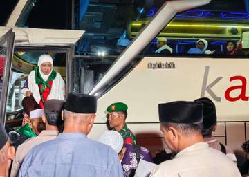 Suasana Haru Iringi Kedatangan Jamaah Haji Sumenep
