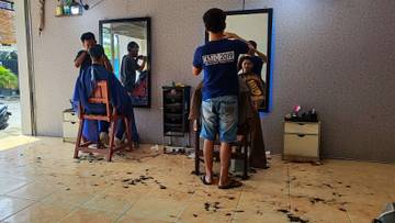 Barbershop , Raup Cuan Lebih Jelang Masuk Sekolah