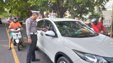 Satlantas Sumenep Berikan Teguran Simpatik Kepada Pengemudi R4