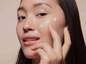 5 Trik Makeup Tahan Cuaca Panas dan Berkeringat