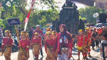 Pawai Budaya Meriahkan HUT RI ke-80 di Kalianget