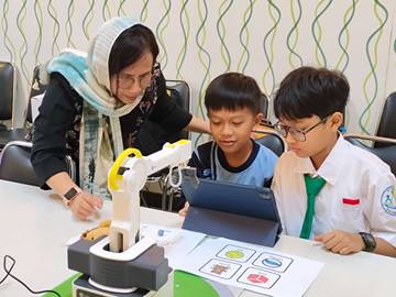 PENS Kembangkan AR untuk Belajar Fisika dengan Robotik