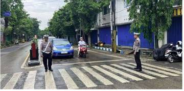 Satlantas Polres Sumenep Ajak Pengemudi Mengheningkan Cipta