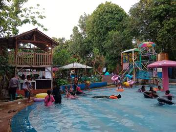 Libur Tahun Baru, Taman Tectona Sumenep Dipadati Wisatawan 