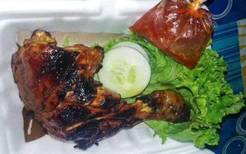 Sajian ayam bakar khas Sumenep