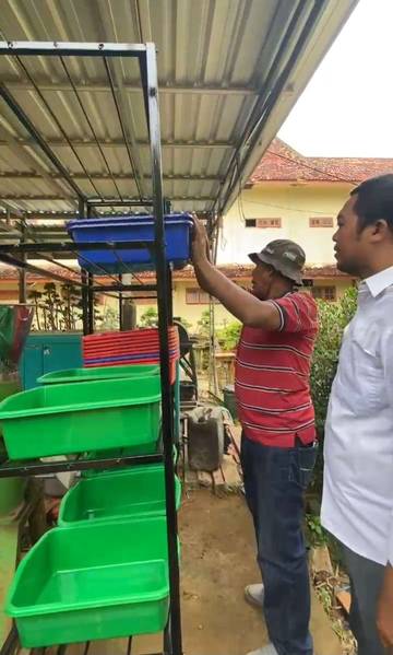 Arasa Sociopreneur Serahkan Rumah Magot ke SMK AlKarimiyah   