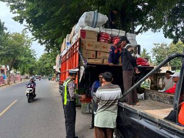 Polantas Menyapa, Satlantas Sumenep Edukasi Bahaya ODOL