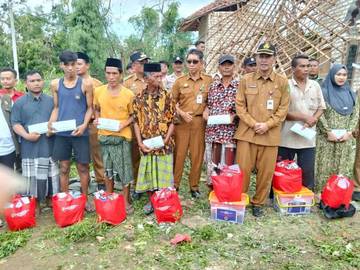 Baznas Sumenep Salurkan Bantuan Korban Cuaca Ekstream