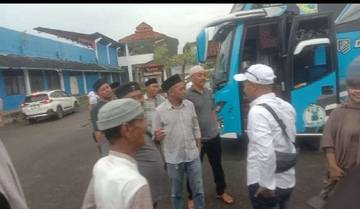 Suasana Ceria Dalam Mengantarkan Jamaah Umroh