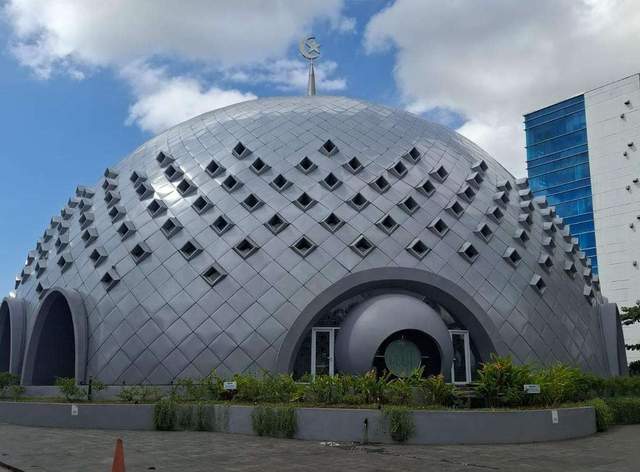 Wisata Religi Jadi Tempat Alternatif Menjaga Kesehatan Mental