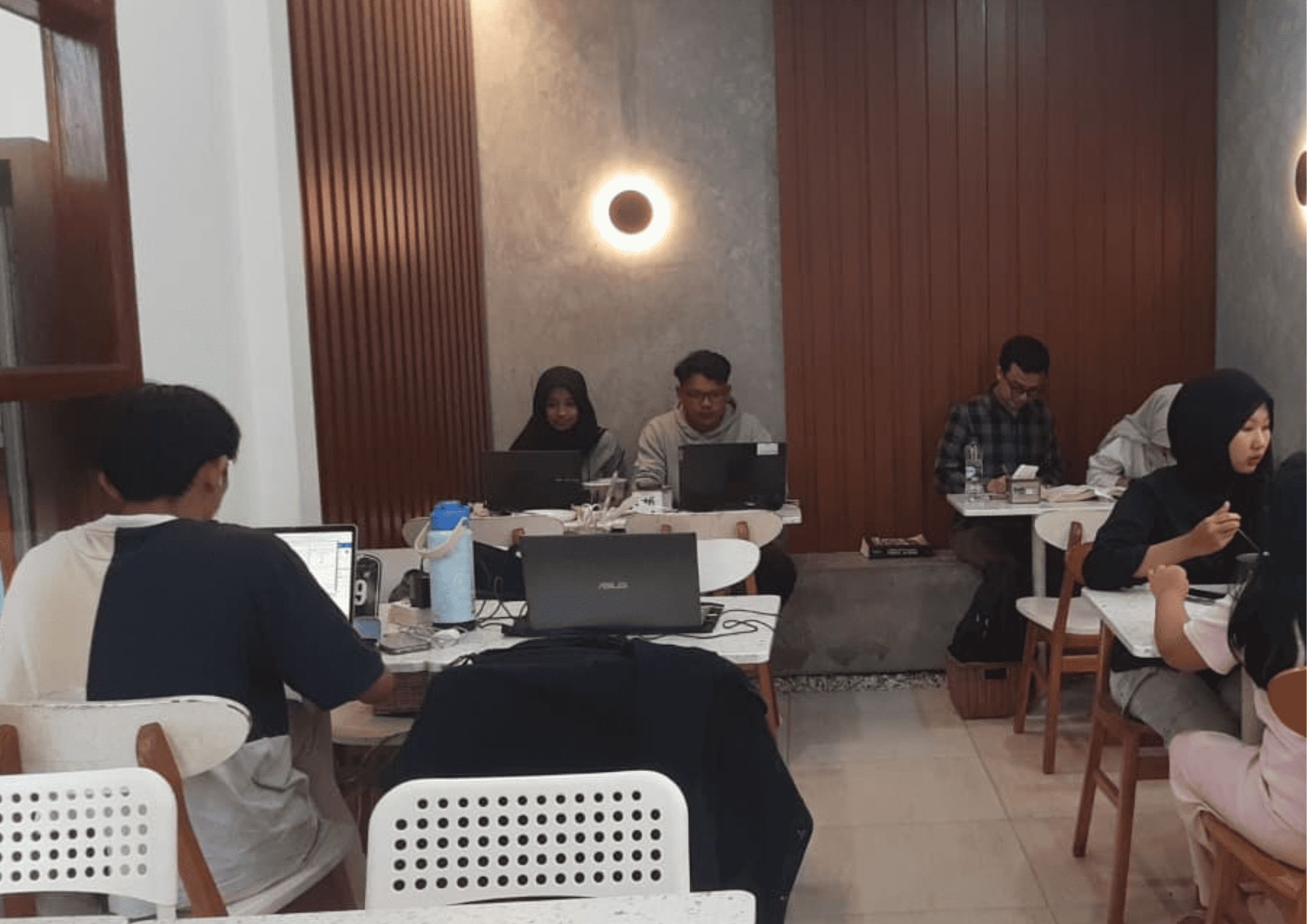 Work From Cafe Diminati Anak Muda di 2026