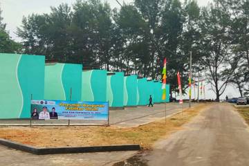 10 Kios UMKM Pantai Rebo Diserahkan ke Masyarakat
