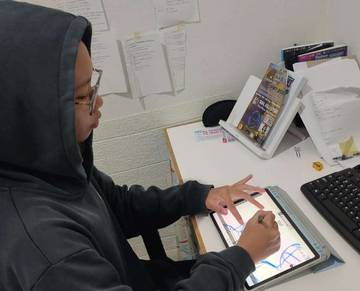Abghiya, Sukses Jadi Penulis dan Illustrator