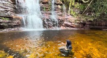 Menikmati Jernihnya Air Terjun Maruyan