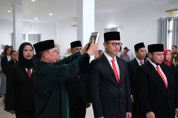 Kanwil Kemenkum Babel Lantik 13 Notaris Baru 