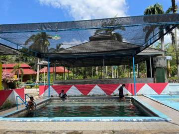 Relaksasi di Pemandian Air Panas Pemali