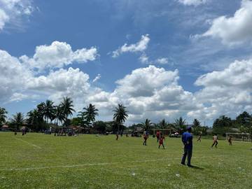 Pertandingan Sepak Bola Meriahkan Hari Libur