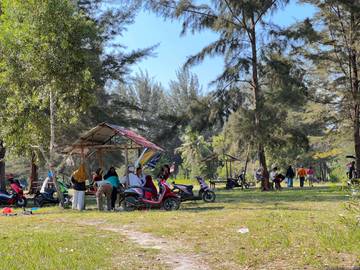 Pantai Parpat Bay, Tempat Favorit Keluarga untuk Bersantai
