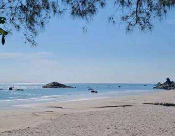 Pantai Batu Tunggal Wisata Baru di Sungailiat