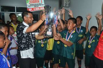 SDN 19 Gantung Juarai Turnamen Sepakbola Mini