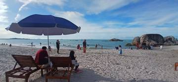 Pantai Batu Tunggal: Destinasi Favorit Baru di Bangka