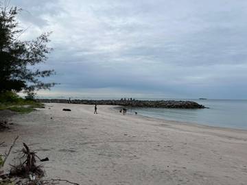 Muara Sungai Rendah di Pantai Matras