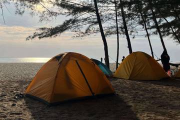 Kegiatan Berkemah di Pantai Batu Tunggal Dihentikan Sementara