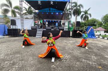 Sanggar Pelawan Smansa Pemali Tampil di RRI Fest