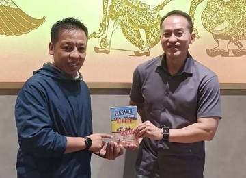 "Dibalik Kubikel Kantor" Karya Terbaru Penulis Denny Chandra 