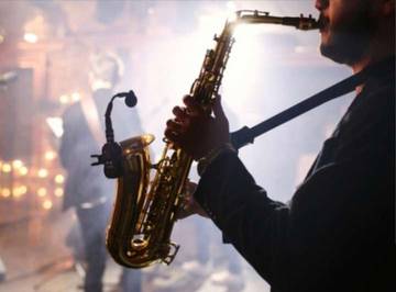 Saxofon, dari Awal Kemunculan hingga Kepopulerannya