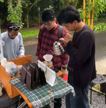 Jual Kopi Seikhlasnya Bantu Korban Banjir Sumatera