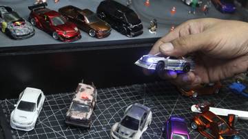 Rakin Ubah Hobi Diecast jadi Usaha Kreatif