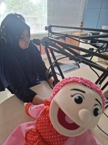 Nafla Pendongeng Cilik Manfaatkan Properti Hidupkan Cerita
