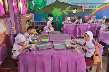 320 Siswa SDN 15 Sungailiat Mulai Dapat MBG