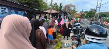 Antrean Warga Penuhi Pangkalan Gas Elpiji Bukit Betung