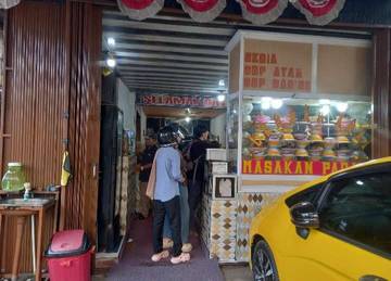 Rempah dan Cabai, Bikin 'Nampol' Pedasnya Nasi Padang