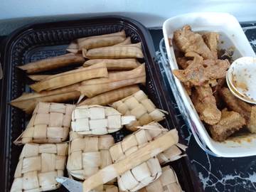 Lepet Merah Sajian Khas Ruwah Kubur di Keretak