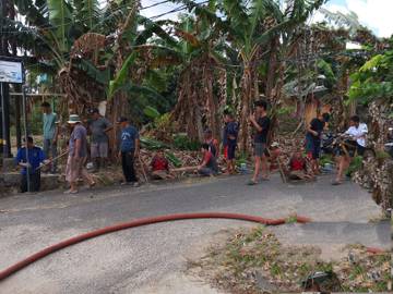 Damkar Bangka dan Masyarakat Aksi Kebersihan di Paritpadang