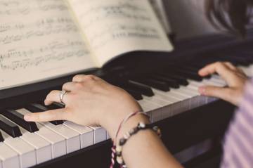 Bagaimana Musik Menciptakan Gelombang Positif untuk Mood Anda