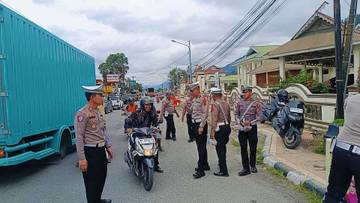 Satlantas Polres Kerinci Berbagi Ta'jil dan Edukasi Tertib Lalu Lintas 