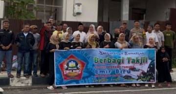 Pemdes Amar Sakti dan Karang Taruna Berbagi Takjil