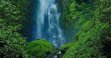 Pesona Air Terjun Pancaro Rayo Pulau Tengah