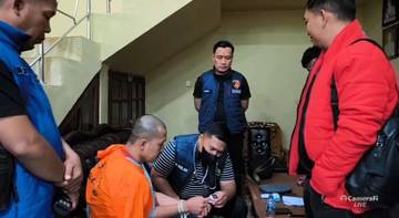 Agus Tersangka Pembunuhan Tiba di Polres Kerinci