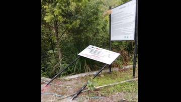 Plang Larangan Hutan TNKS Dirusak, Masyarakat Tolak Penertiban 